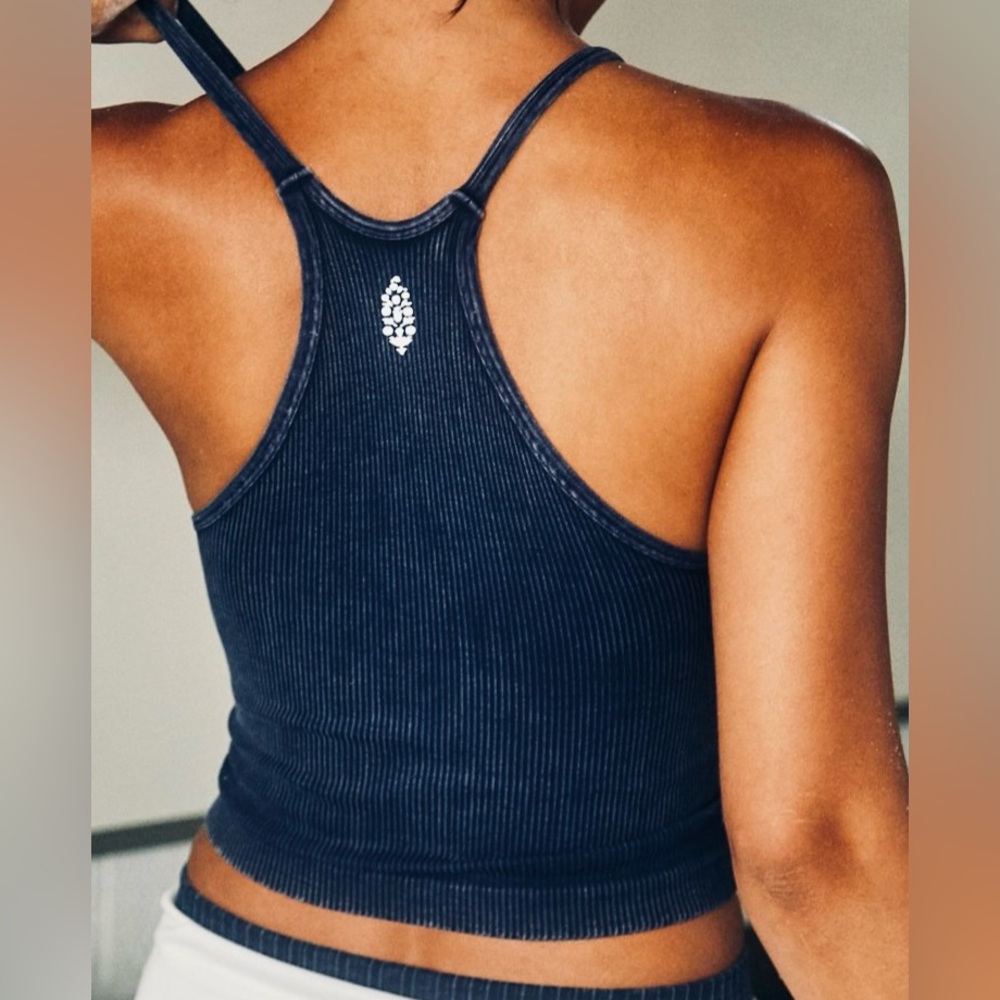 NWOT FREE PEOPLE Movement HAPPINESS RUNS LONG CROP TANK